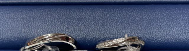 この指輪を購入しました．
プラチナの輝きが綺麗でした。
