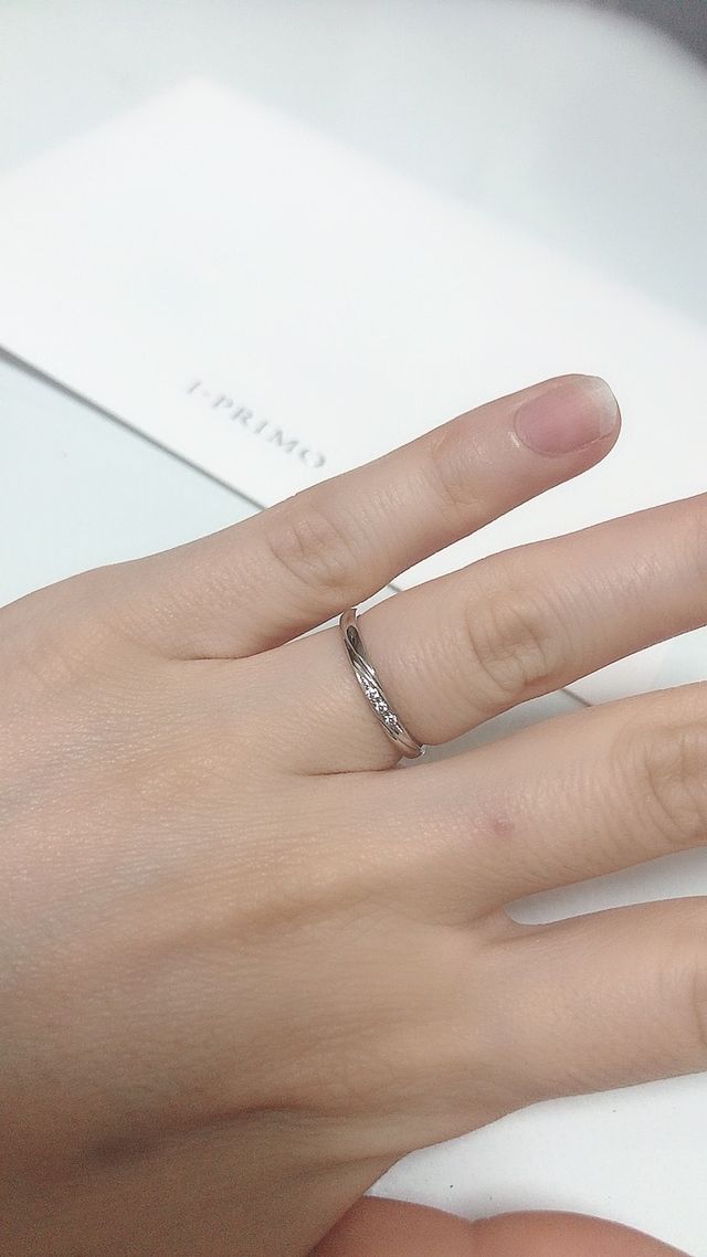 3石のダイヤが入っているケイローンと言う指輪です。