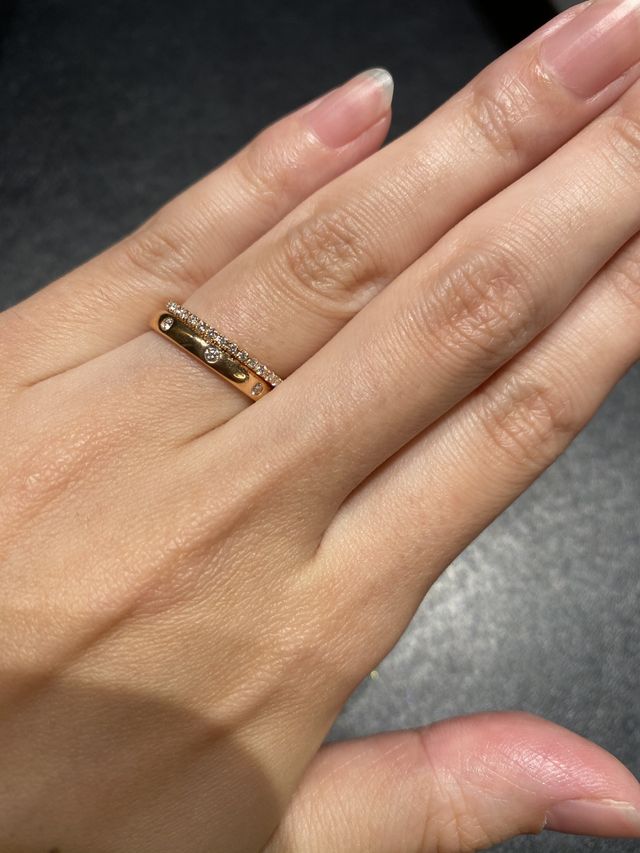 ヴァンクリのエタニティリングと合わせています。