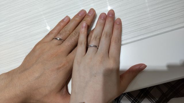 メレダイヤが使用されていて、ウェーブがかかってます。