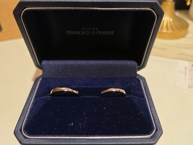 ボックスに入った状態です。左が新郎用、右が新婦用。