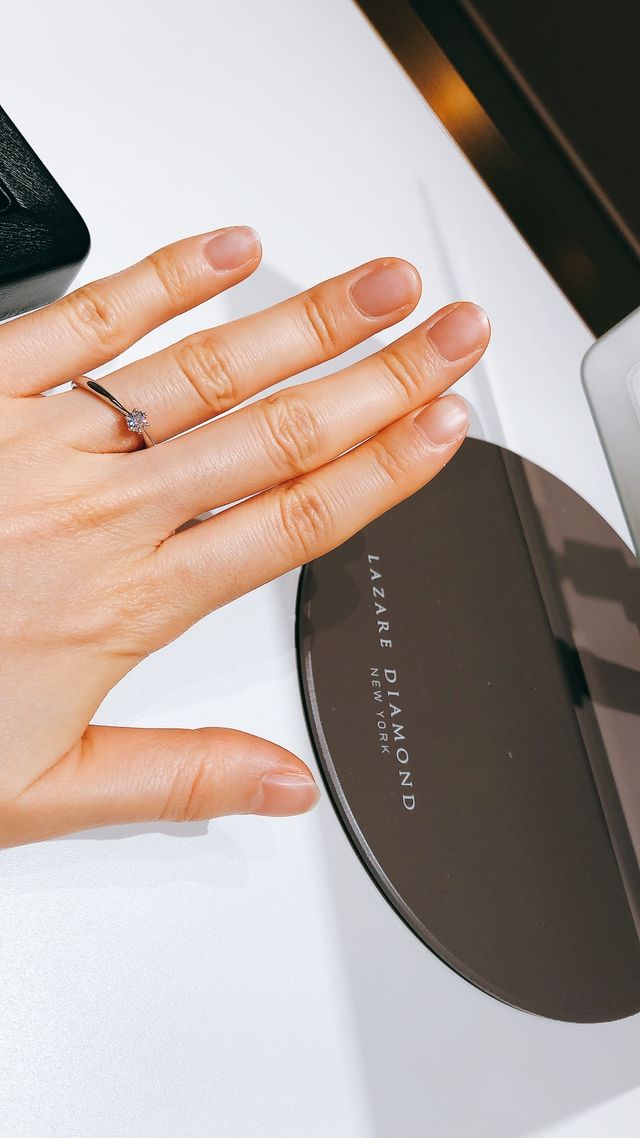 レヴァランスとゆう一粒ダイヤモンドの婚約指輪です