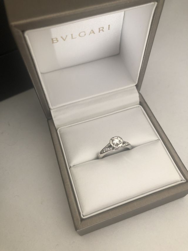 この指輪のデザインは珍しく、一目惚れしたため購入しました。