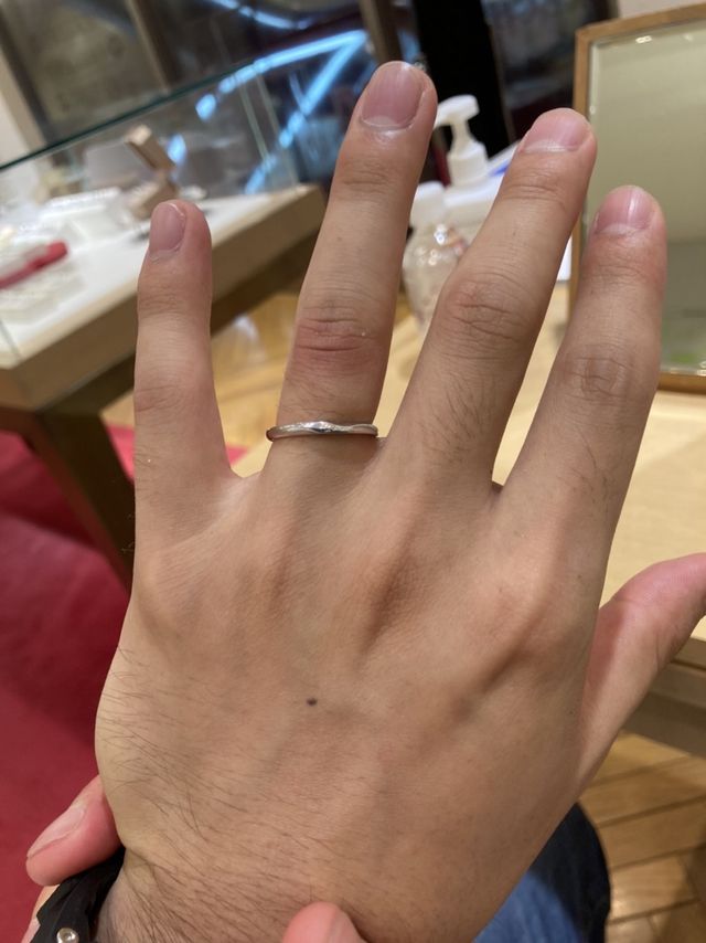 細身でありながら立体感があり、指が綺麗に見えました。