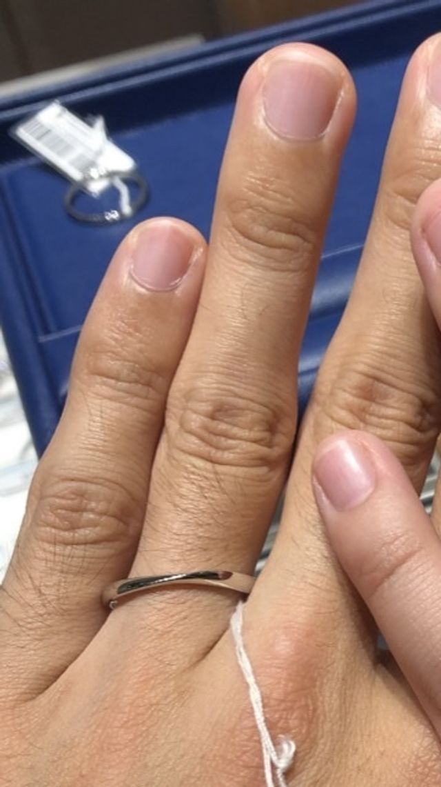 シンプルだけど少し遊びのある素敵な指輪。そして付け心地が良い