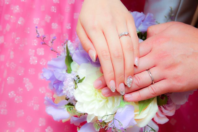 どこから見てもメレダイヤが見え、華やかに見えます。