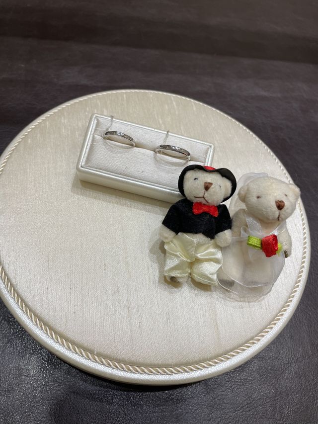 シンプルな一石にストレートタイプのザ、結婚指輪です。