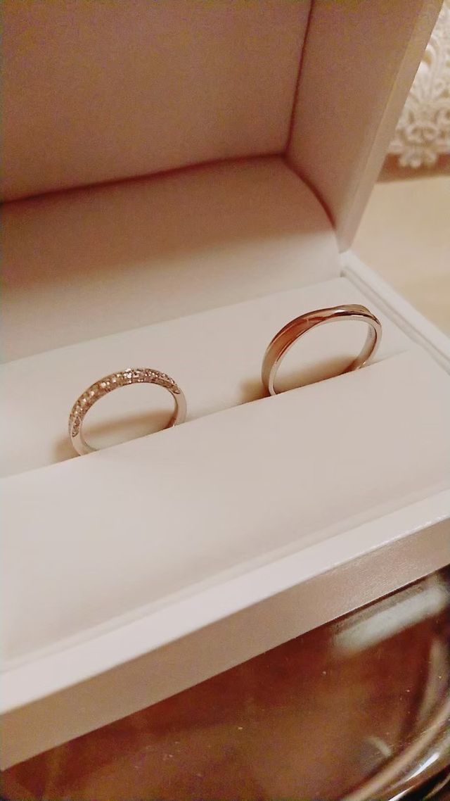 三面にダイヤがついているのでどの角度から見ても輝きがあります