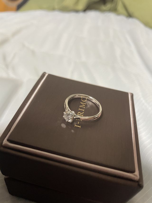 アイプリモのヘラクレスです。ダイアモンドは0.4ctです。