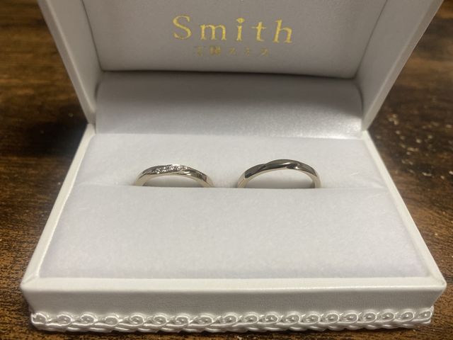 ワックス製法にて作った指輪で、ダイヤは2個まで無償でした。