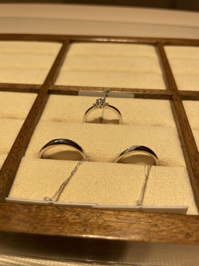 試着用させて頂いた婚約指輪と結婚指輪のセットリング