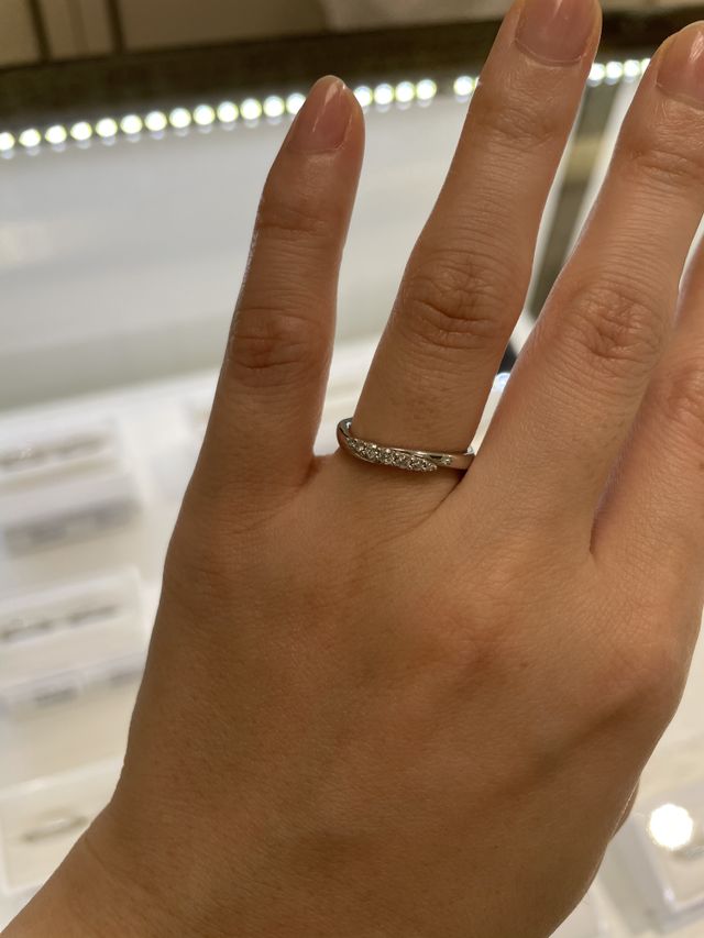 大きめのダイヤがセットされておりゴージャス