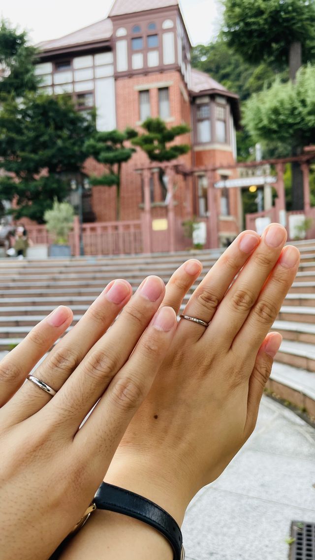 思い出の地で指輪とともに撮影しました？