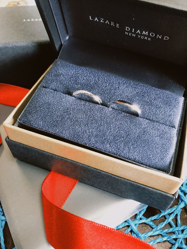 マリッジリングは男性用女性用どちらも緩やかなウェーブタイプ