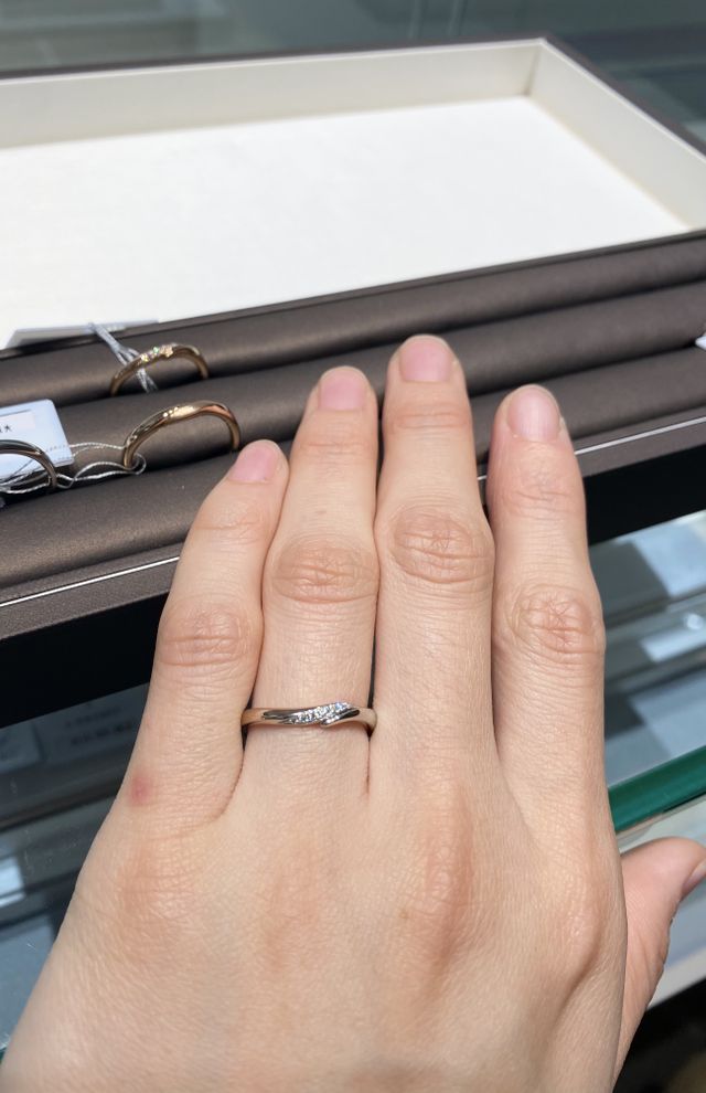 ペールブラウンゴールドとプラチナのグラデーション