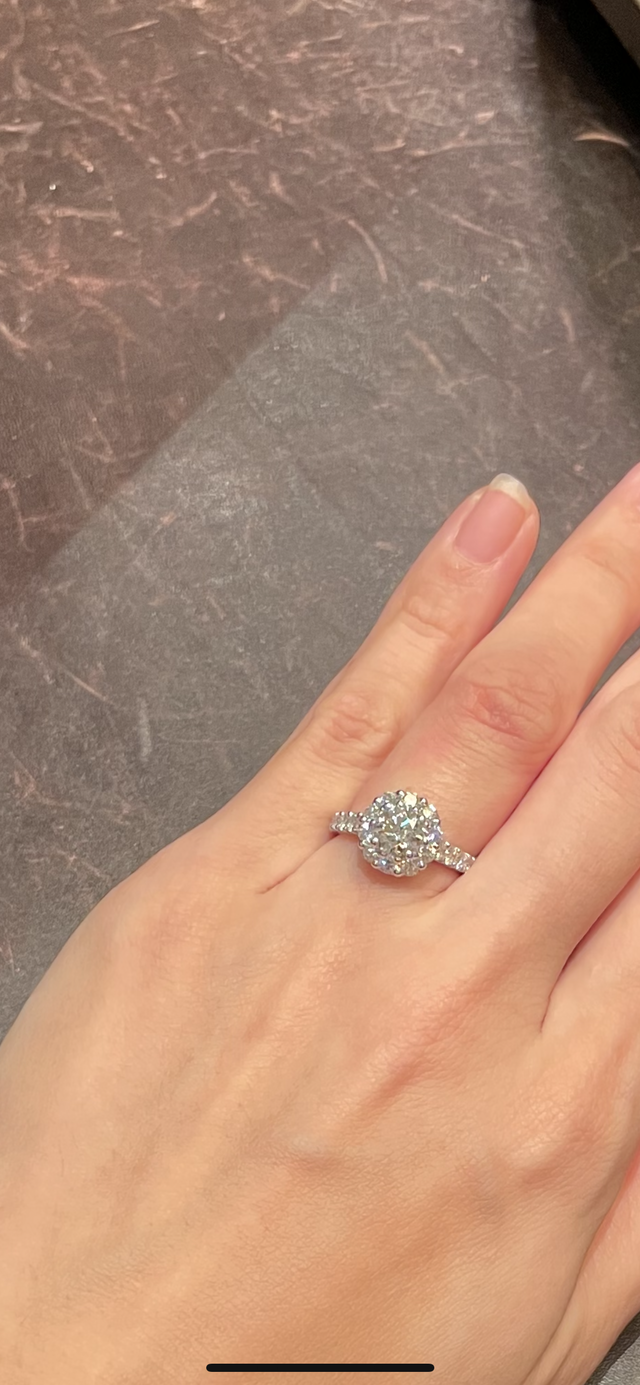 大変華やかで存在感のあるタイプです。