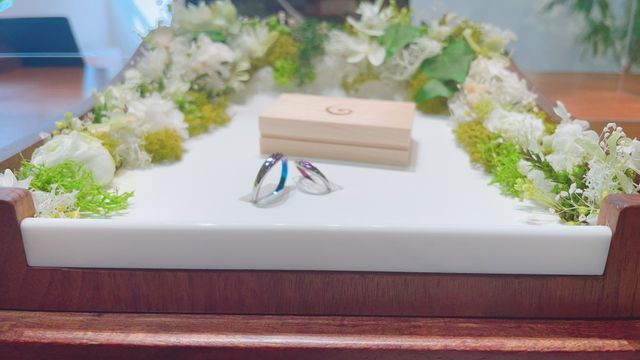 出来上がった指輪をお店に取りに伺った際の写真です。