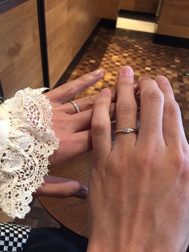 入籍したときにお互いの指に入るつけました