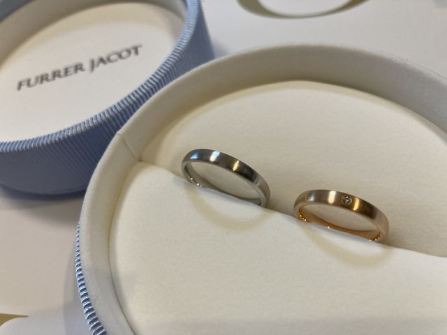 丸いケースに入っていて
可愛いです♡