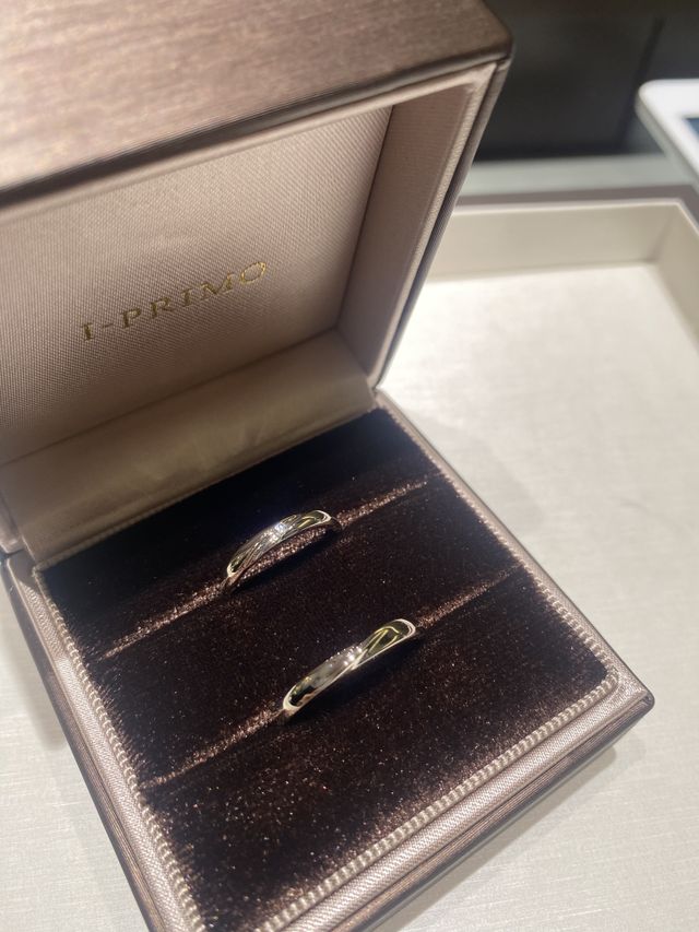 結婚指輪をお揃いの形にすることができました。