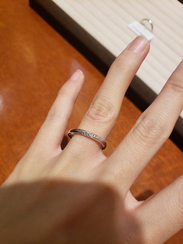 ストレートでダイヤがたくさん入っているタイプ