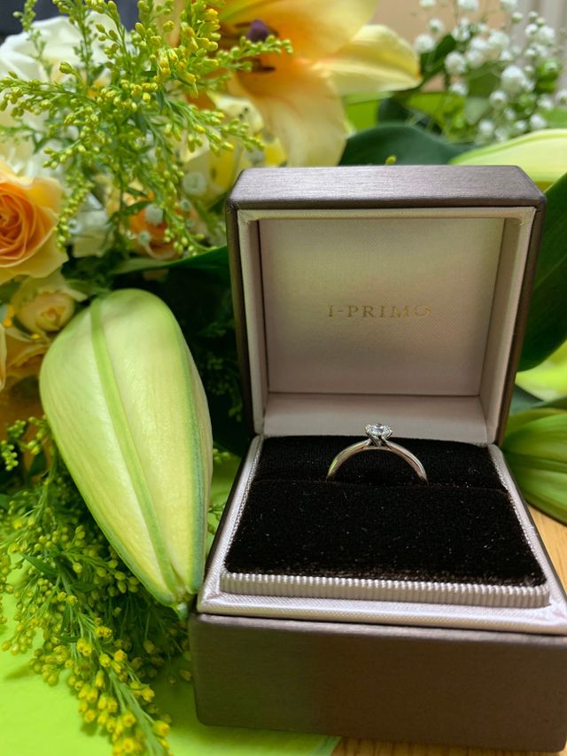 プレゼントした指輪と花束です。新発売した素敵な指輪でした。