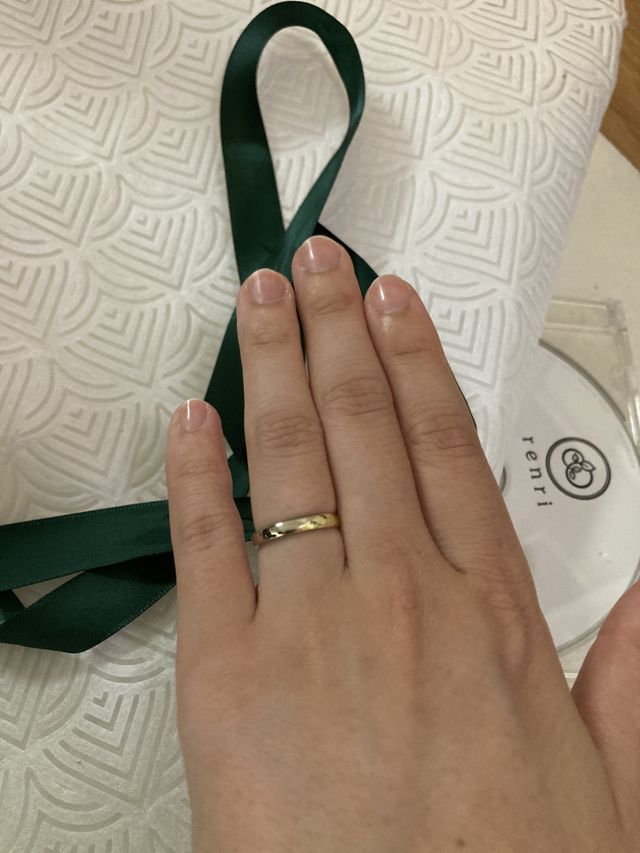 グリーンゴールドが気に入って、ホワイトゴールドを選びました。