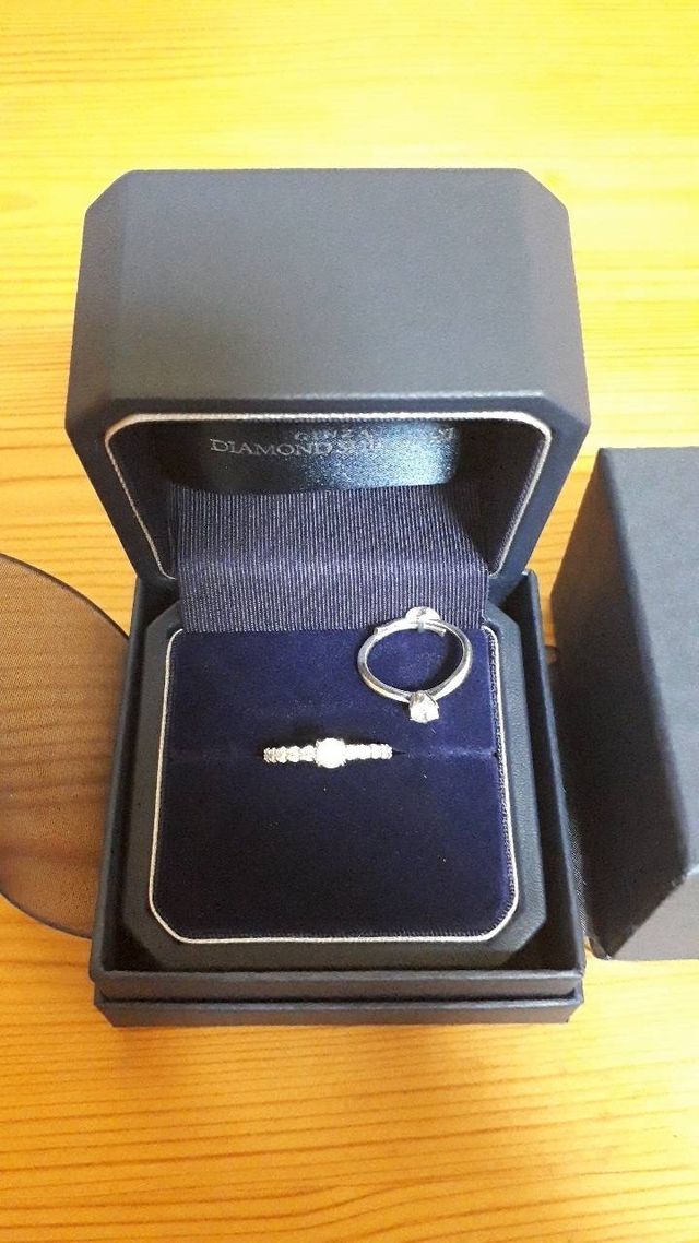 プロポーズリングと婚約指輪