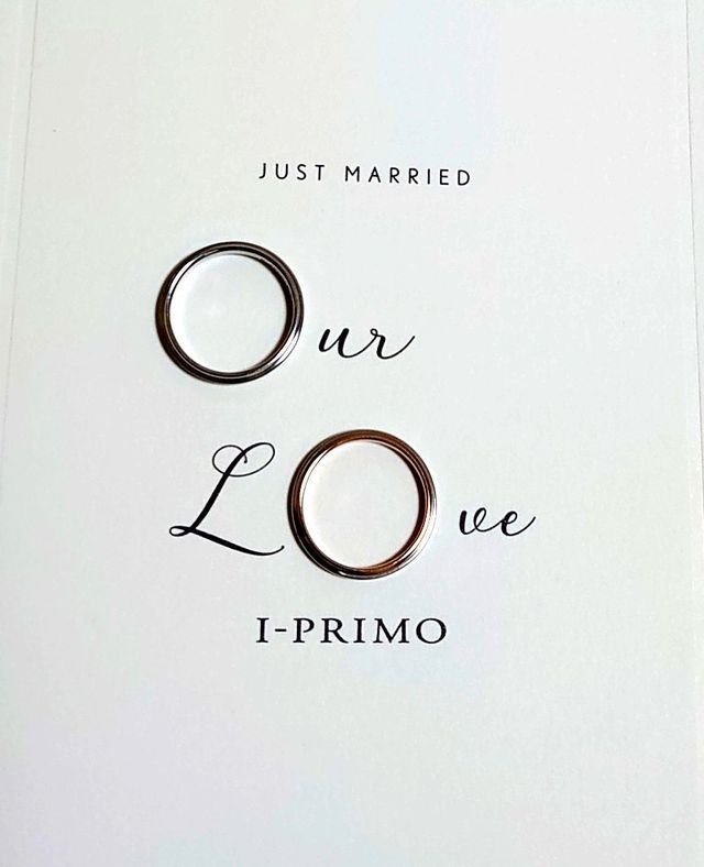 お店からいただいた、オリジナル台紙に指輪を置いて撮影しました