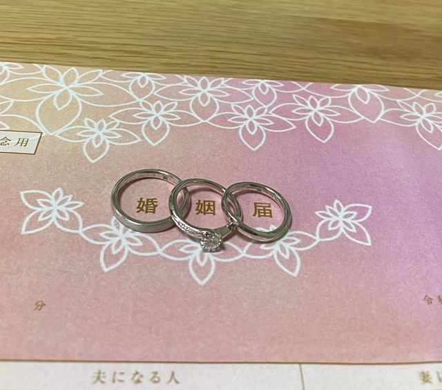 婚約指輪と結婚指輪のセットです。