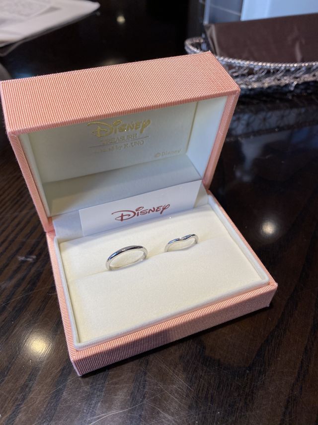 デザインはブライダル、刻印がディズニーなので箱はディズニー