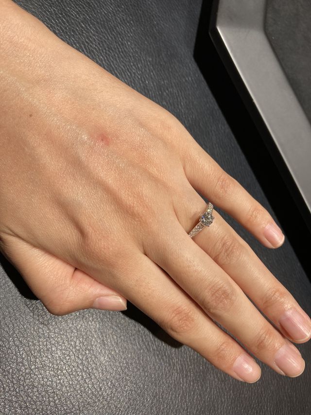 ダイヤの質がすごくいいので輝きが素晴らしいです