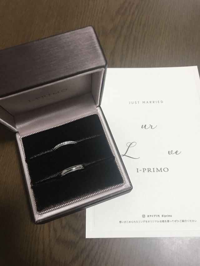 男女両方ミル打ちのデザインです。女性用はダイヤ付きです。