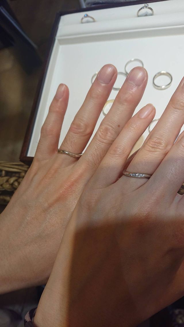 左男性、右女性