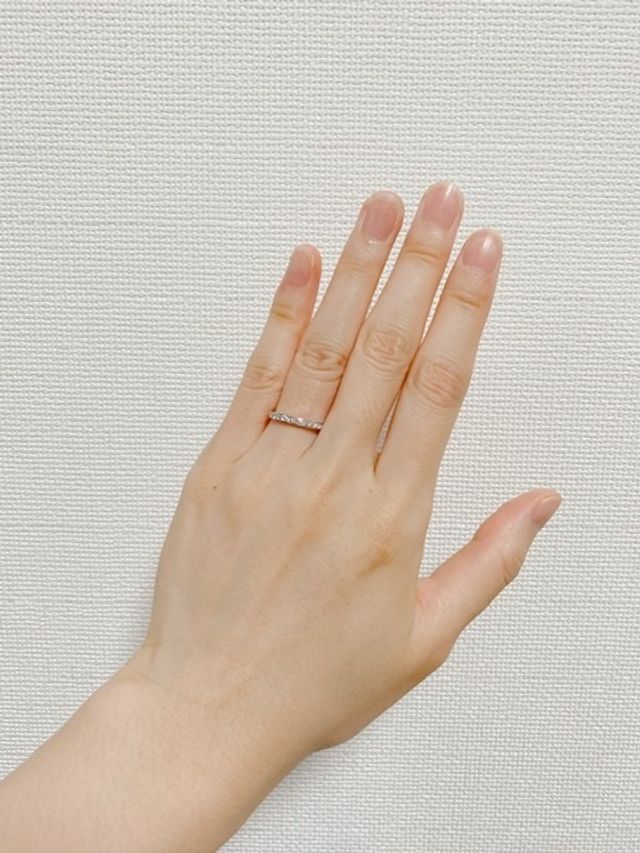 白い光の下です。