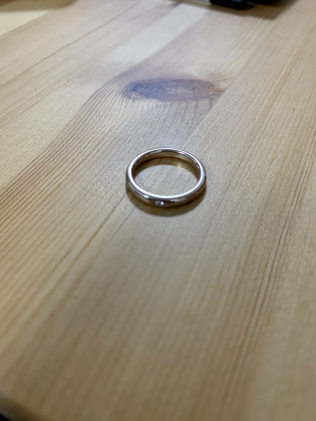 結婚指輪　女性単体
ダイヤ一つ
色　ペールブラウンゴールド
