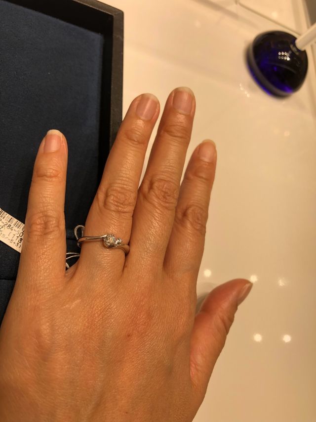 婚約指輪です。