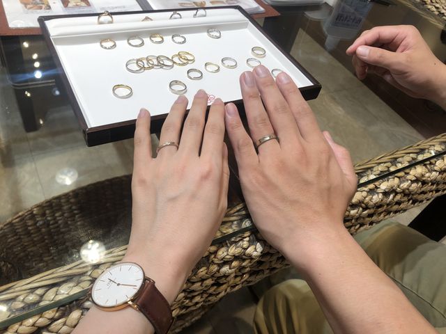 全品オーダーメイドなので希望に近い指輪を試着しました