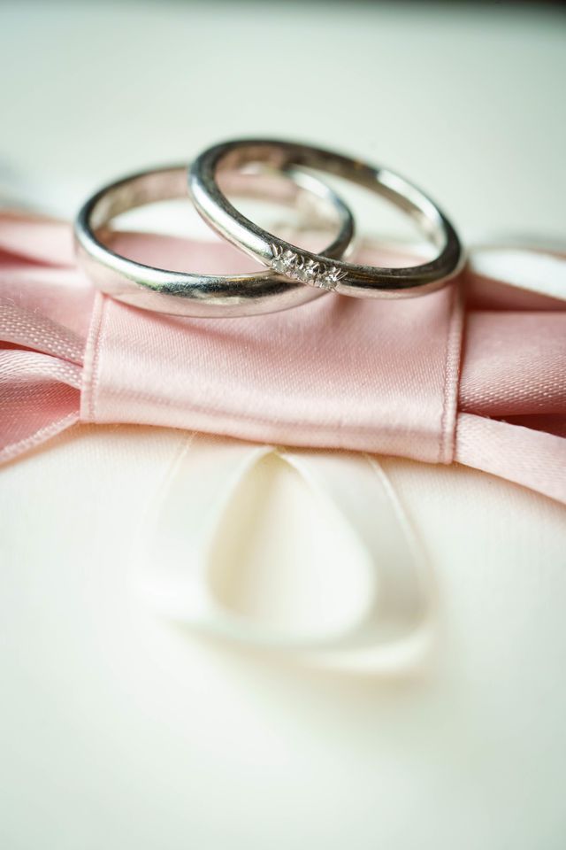 結婚式時にプロのカメラマンに撮影して頂きました