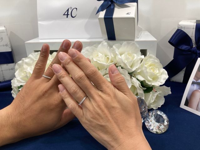 男女ペアリングではなく、完全に同じ物を二つ購入しました