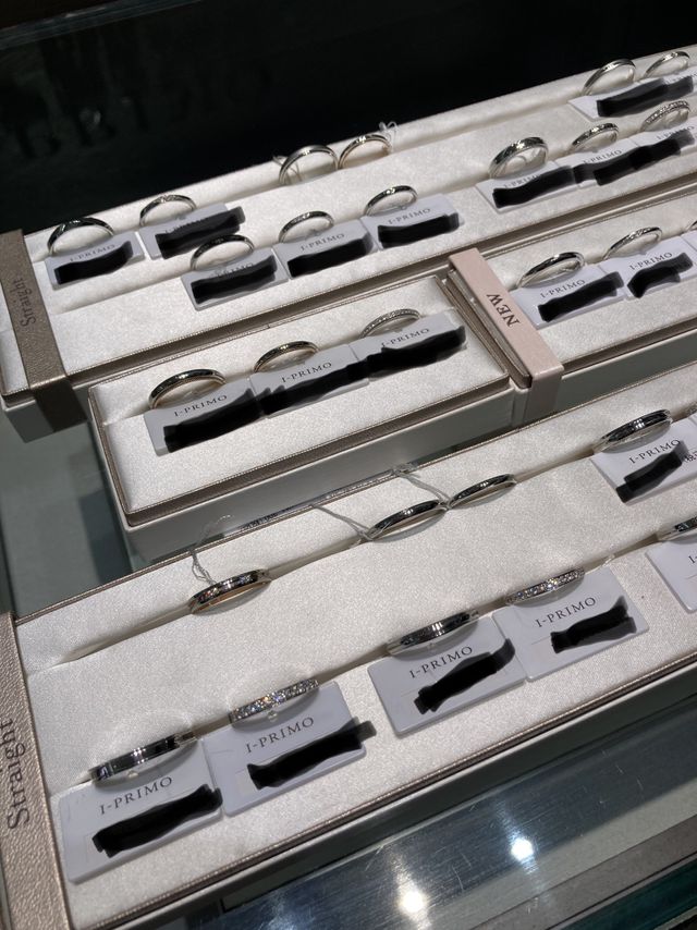 決めかねて、これら全ての指輪を着用させていただきました。