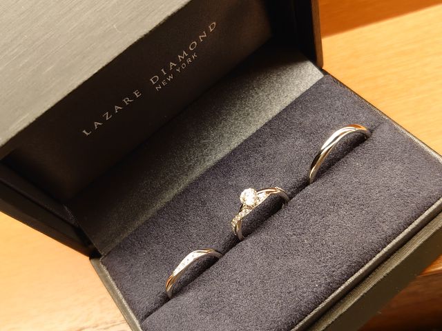 別日に購入していた婚約指輪と共に