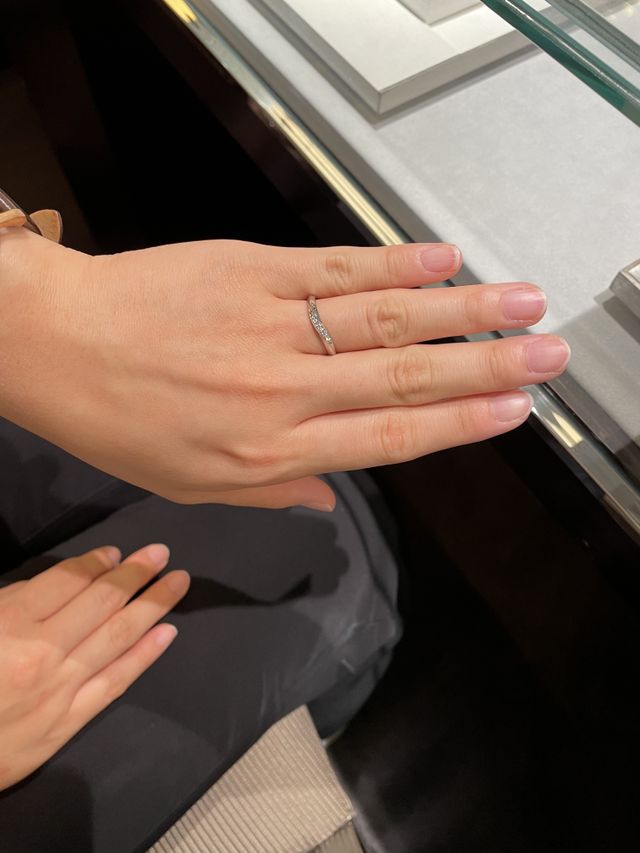ウェーブタイプのリングを試着しました。