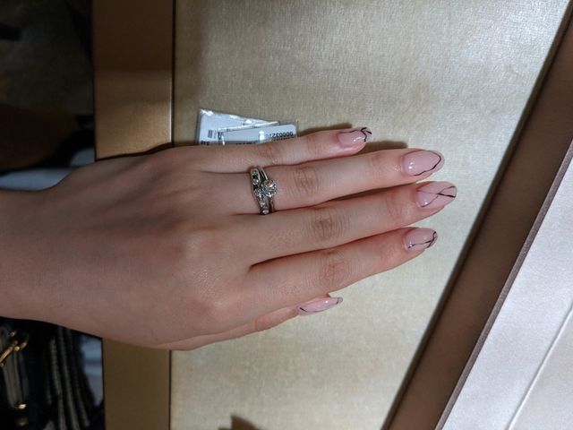 婚約指輪と結婚指輪の重ね付けです。