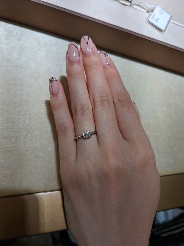 婚約指輪単体です。