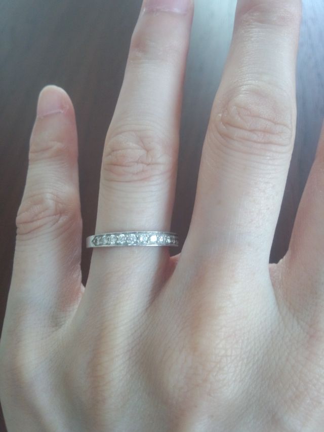 プラチナで半周ダイヤモンドです