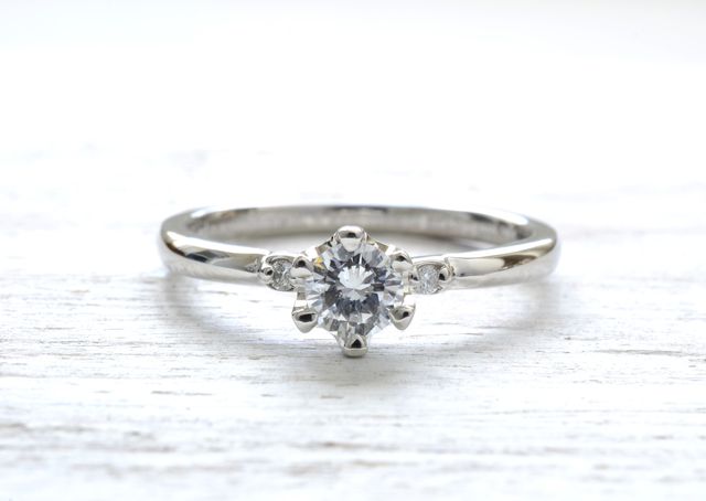 彼女とスタッフの方と相談してデザインしました。