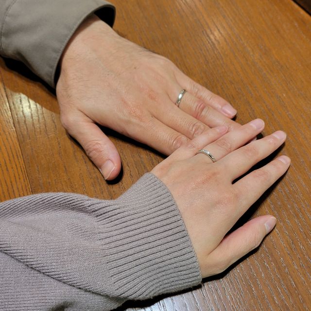 見た目のシンプルさ、着けやすさでひと目で気に入りました！