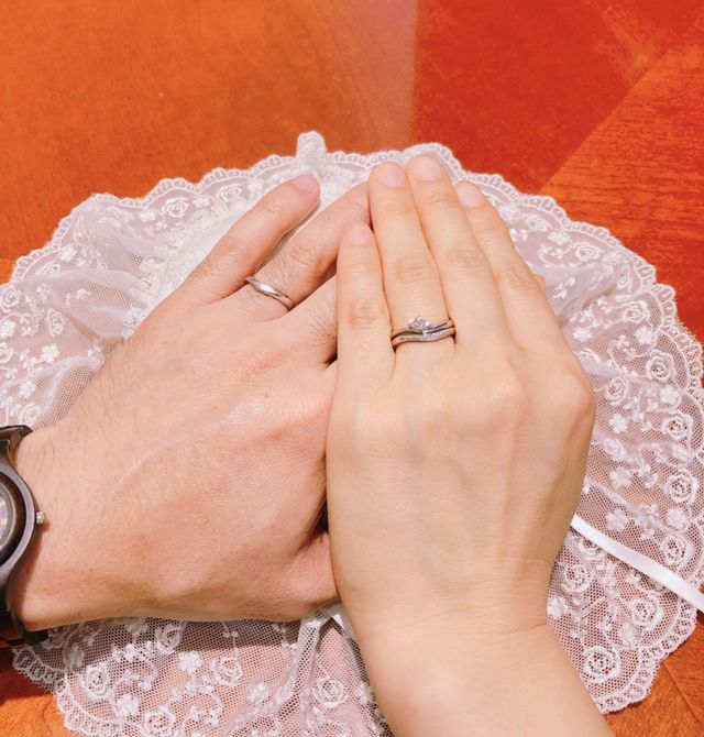 結婚指輪を受け取った日に撮った写真です