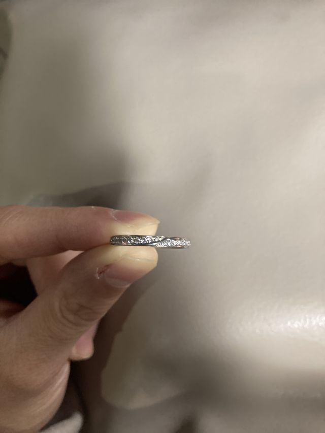 ダイヤの中のプラチナのラインがかわいいです